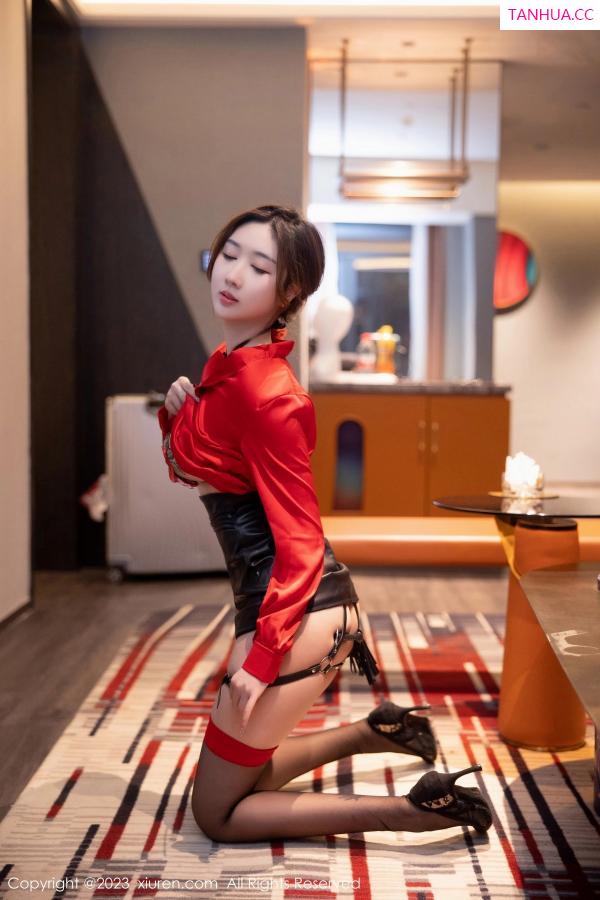 江真真  [XiuRen]高清写真图 2023.04.06 No.6529 江真真 黑丝短裙第25张图片